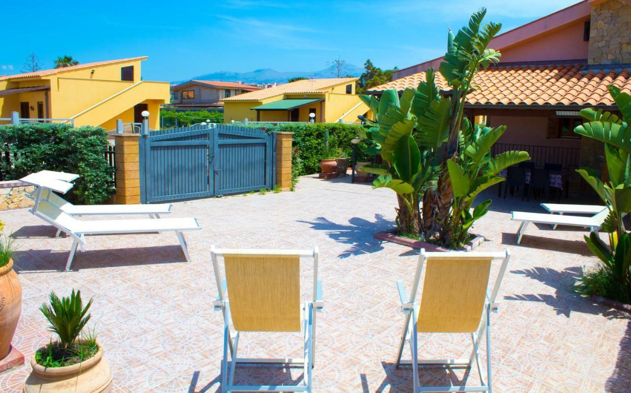 Costa Mediterranea Holiday Homes 캄포펠리체 디 로첼라 외부 사진